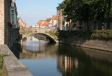 Брюгге. Мостик на канале вблизи отеля Europ